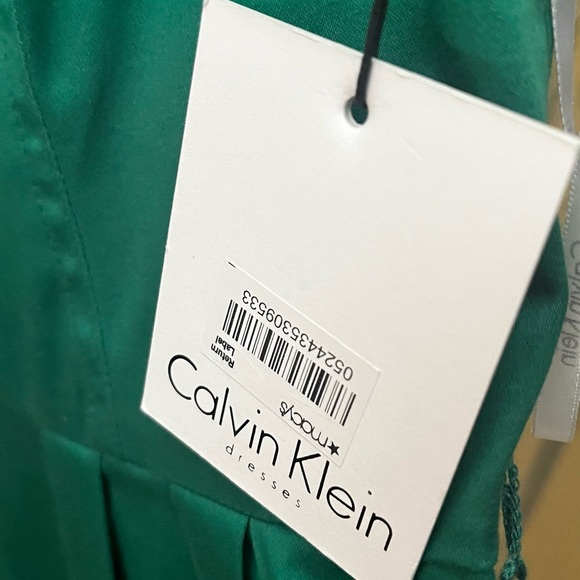 Green scoop neck, sleeveless dress by Calvin Klein Size 2 - Picture 4 of 5